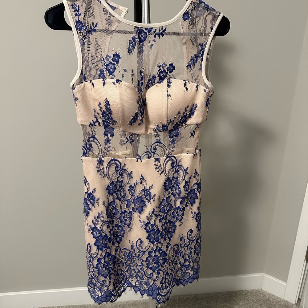 NWTs!!  Women’s Floral Mesh Embroidered Dress - Bebe - XXS
